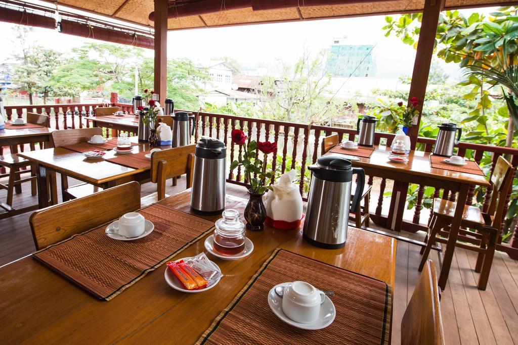 Teak Wood Hotel Nyaung Shwe Buitenkant foto