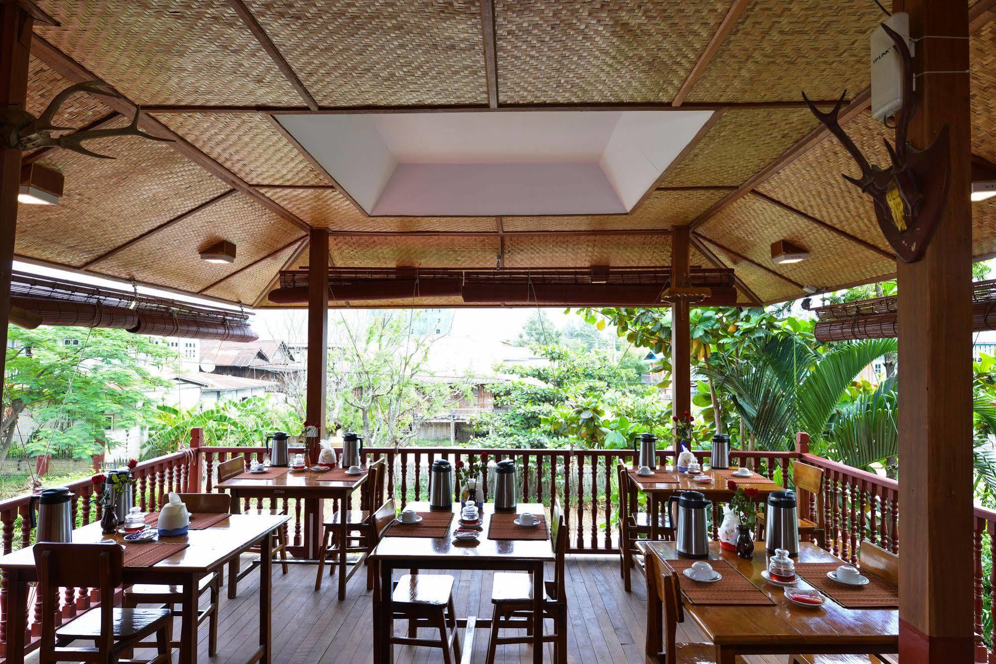 Teak Wood Hotel Nyaung Shwe Buitenkant foto