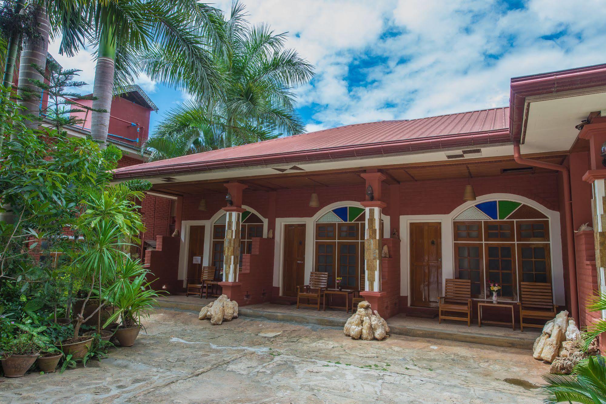 Teak Wood Hotel Nyaung Shwe Buitenkant foto