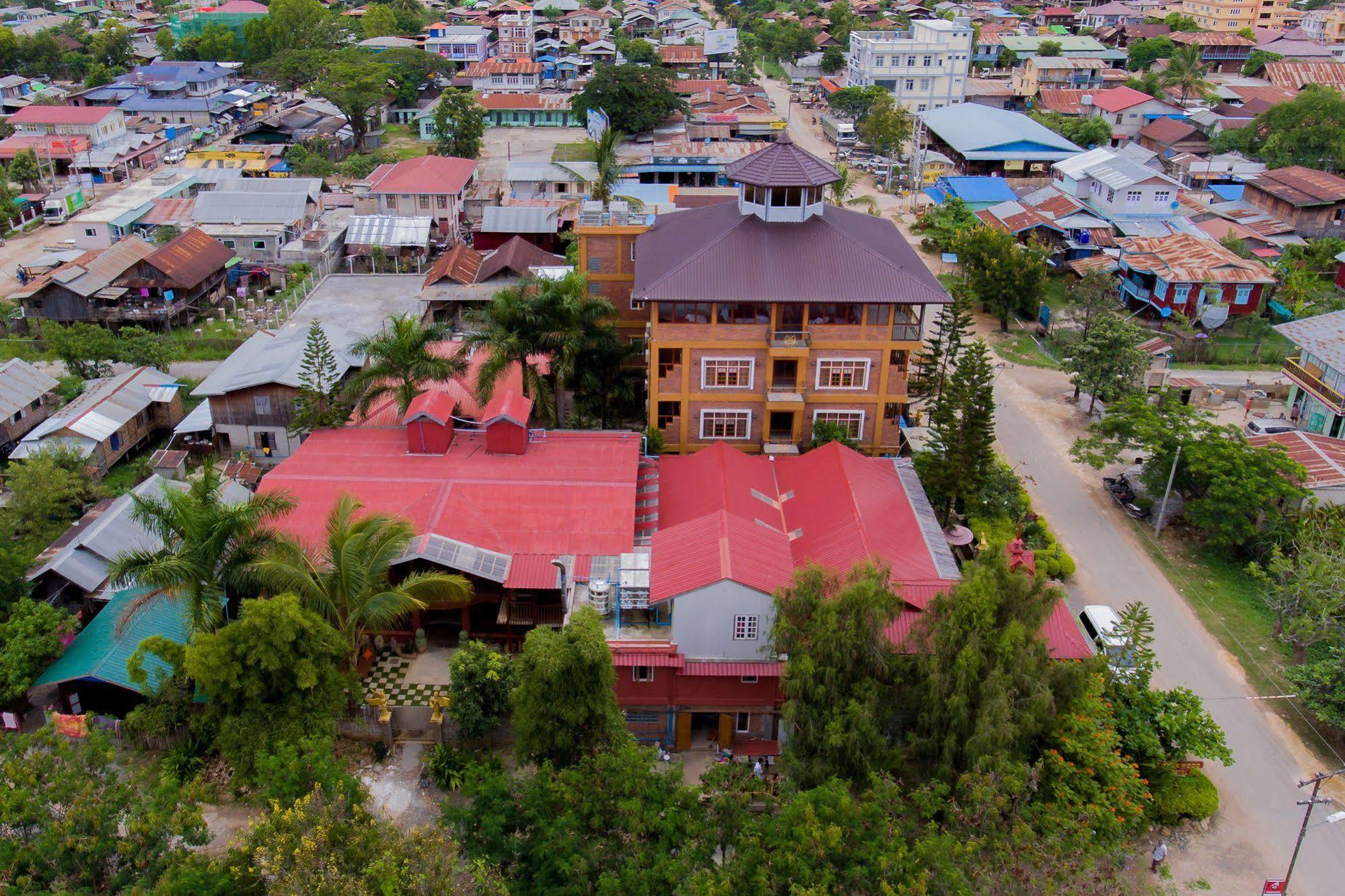 Teak Wood Hotel Nyaung Shwe Buitenkant foto