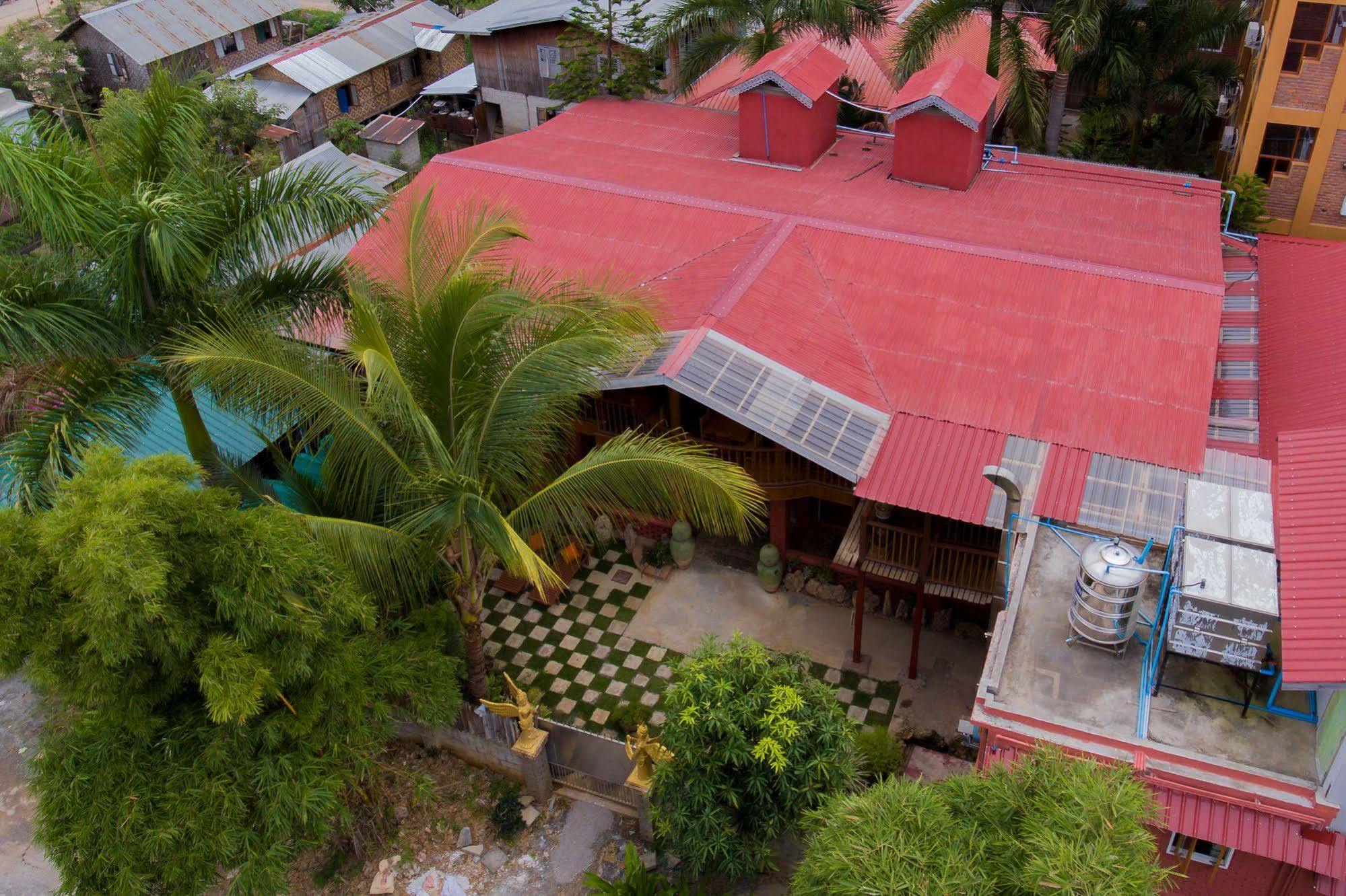 Teak Wood Hotel Nyaung Shwe Buitenkant foto