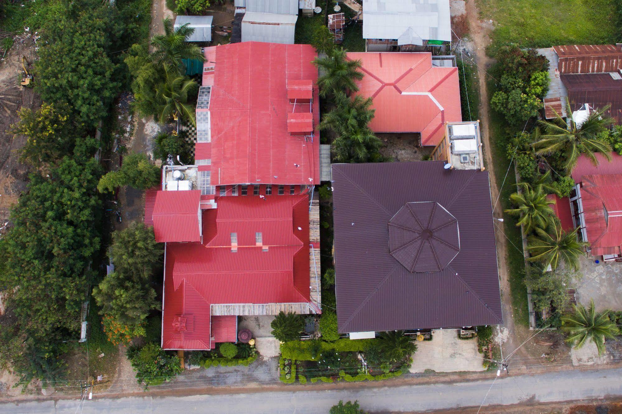 Teak Wood Hotel Nyaung Shwe Buitenkant foto