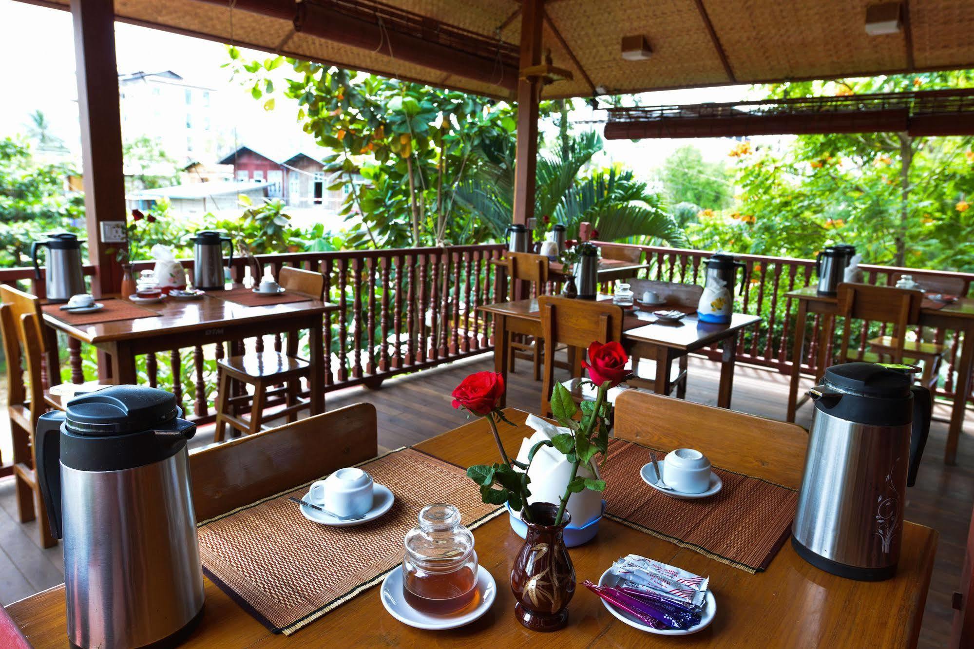 Teak Wood Hotel Nyaung Shwe Buitenkant foto